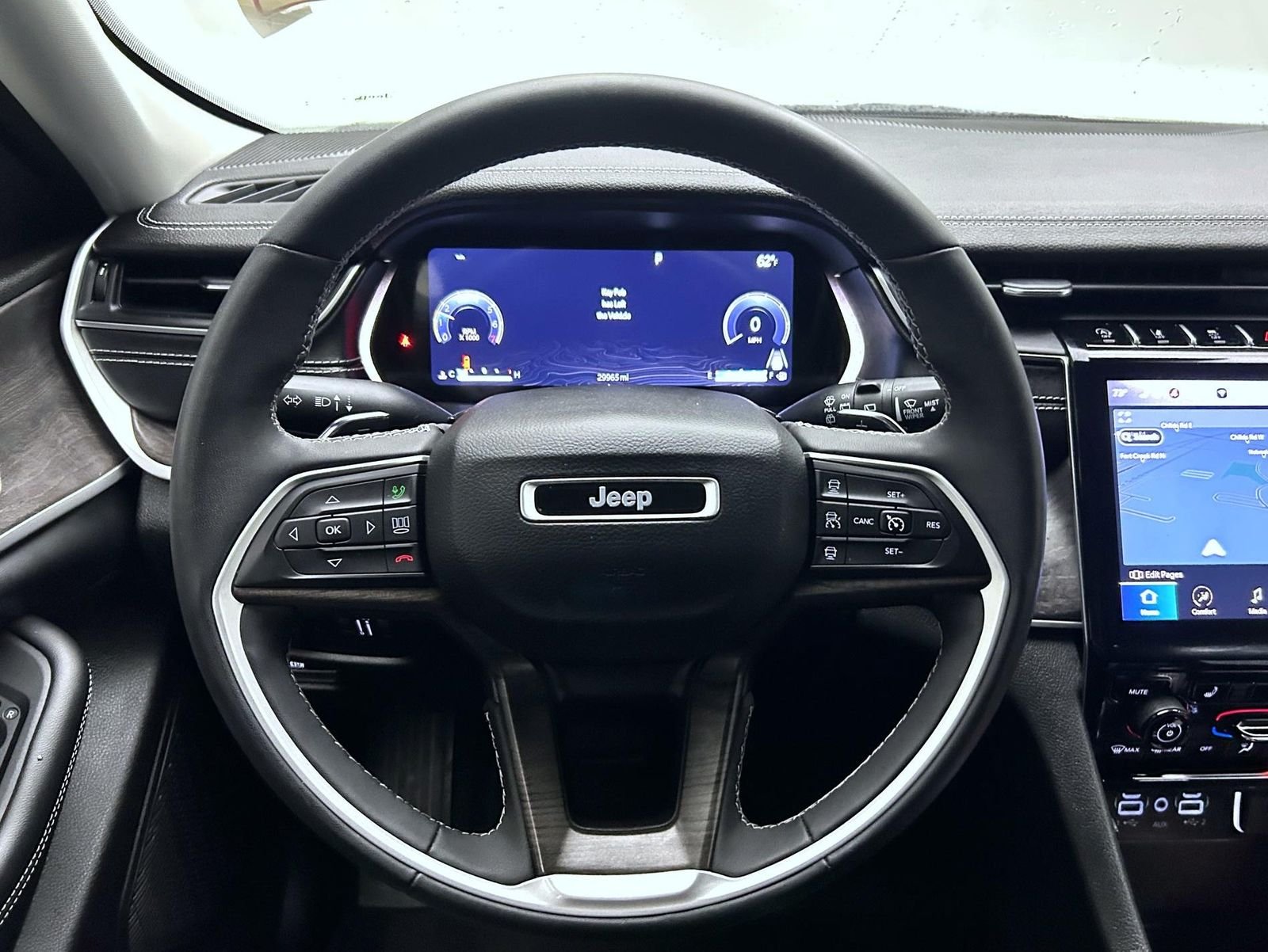 Used 2023 Silver Jeep Limited image 12
