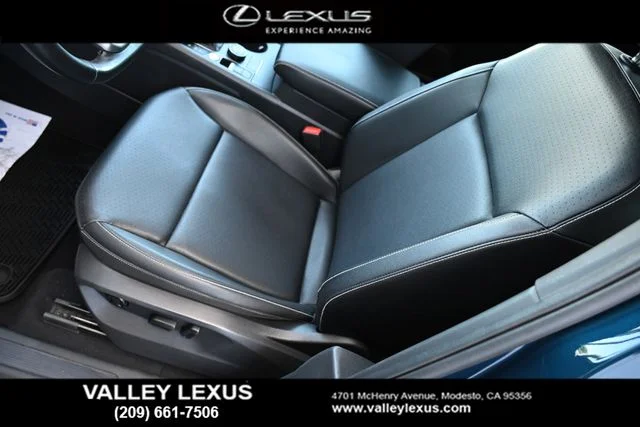 Used 2020 Blue Volkswagen 3.6L V6 SE w/Technology image 11