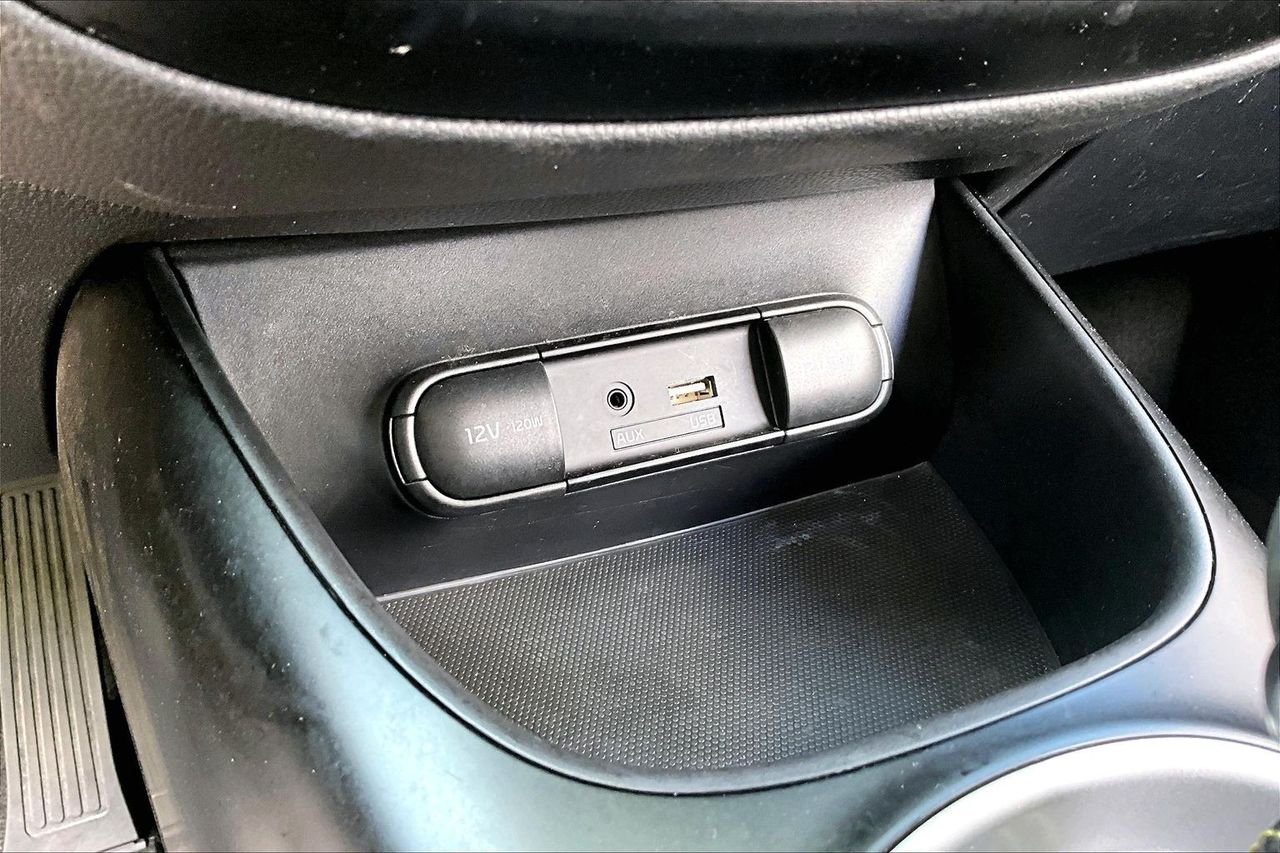 Used 2016 Black Kia Plus image 25
