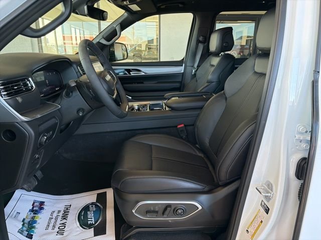 New 2026 Bright White Clear-Coat Exterior Paint Jeep  image 17
