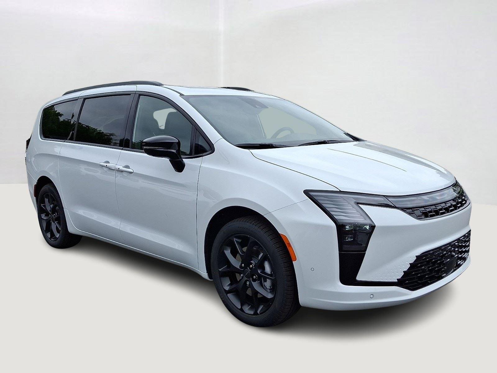 New 2027 Bright White Clear-Coat Exterior Paint Chrysler Limited image 2