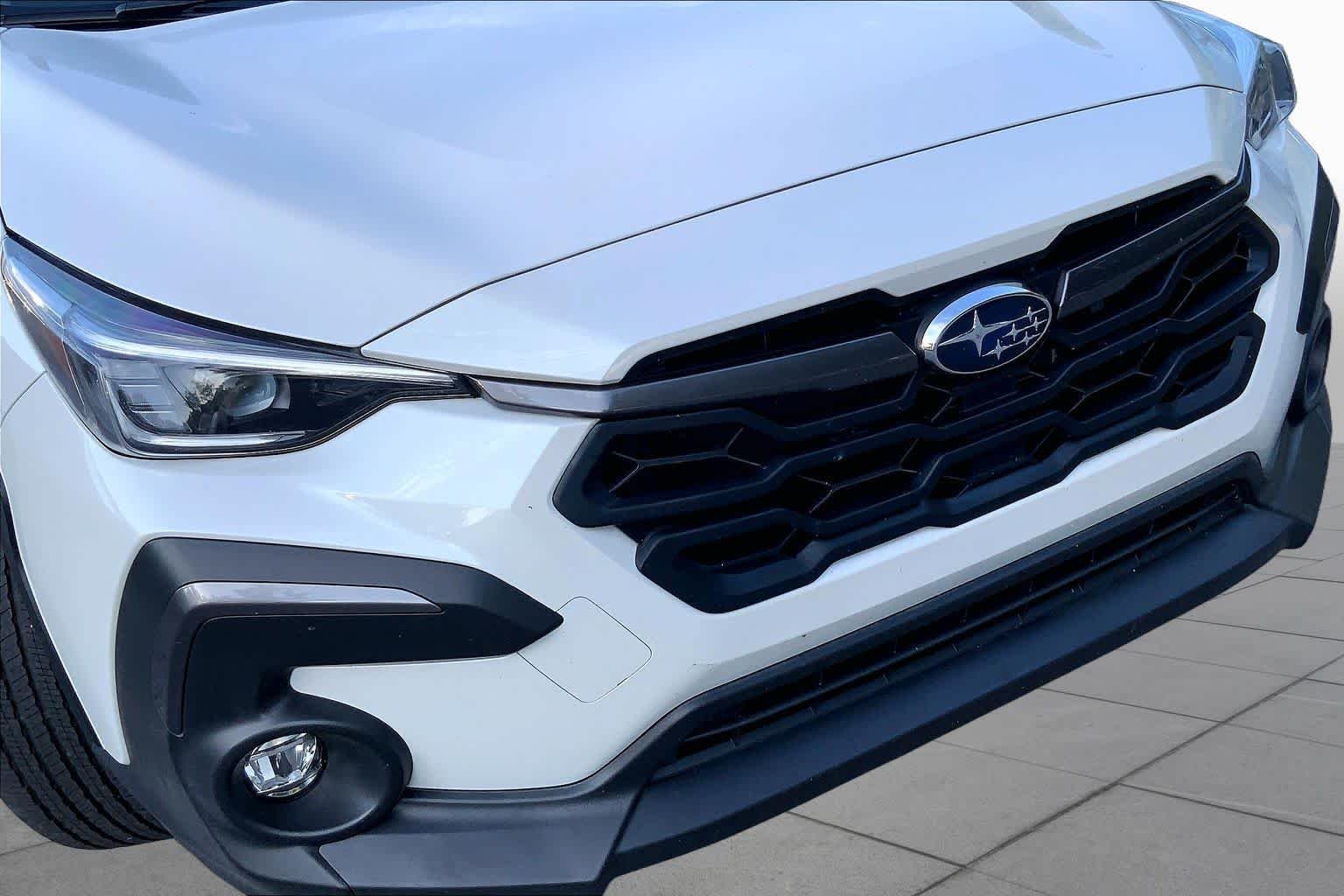 Used 2025 Crystal White Pearl Subaru Limited image 27