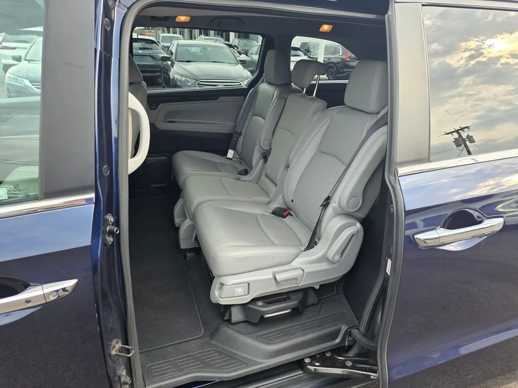 Certified Used 2019 Obsidian Blue Pearl Honda EX-L image 11