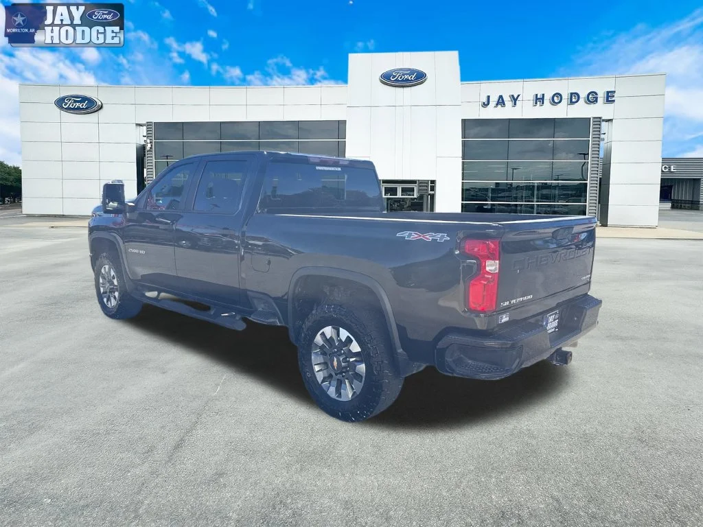 Used 2021 Mosaic Black Metallic Chevrolet Custom image 4
