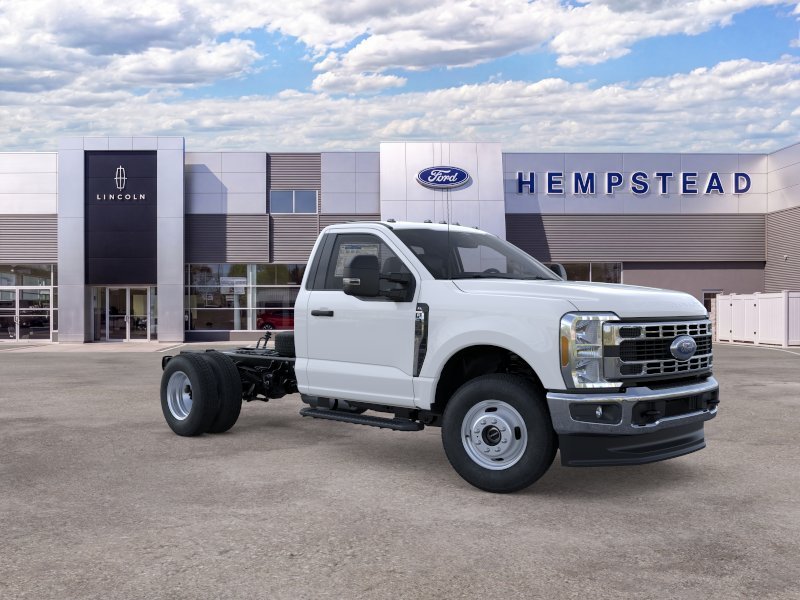 New 2025 Oxford White Ford F-350® XL image 7