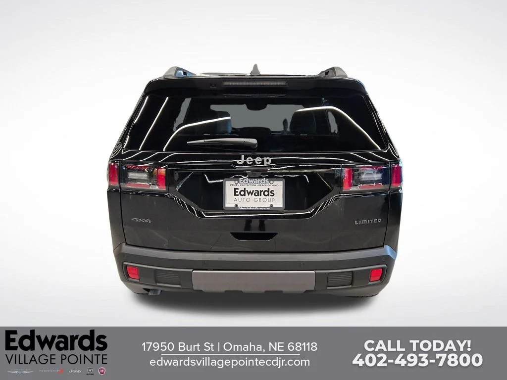 New 2026 Diamond Black Crystal Pearl-Coat Exterior Paint Jeep Limited image 3