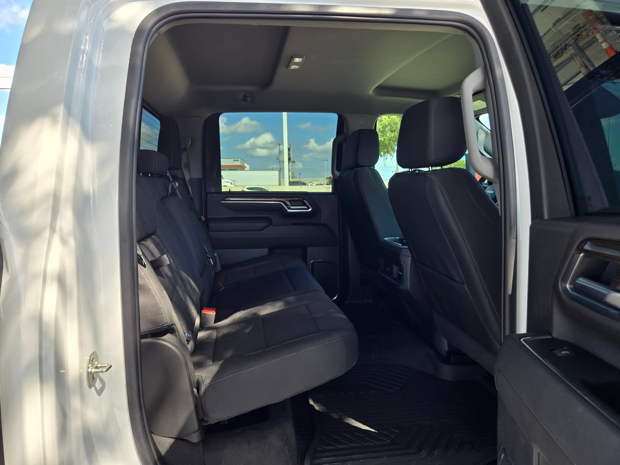 Used 2025 Summit White Chevrolet LT image 22