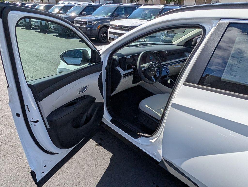 New 2026 White Hyundai SEL FWD image 38