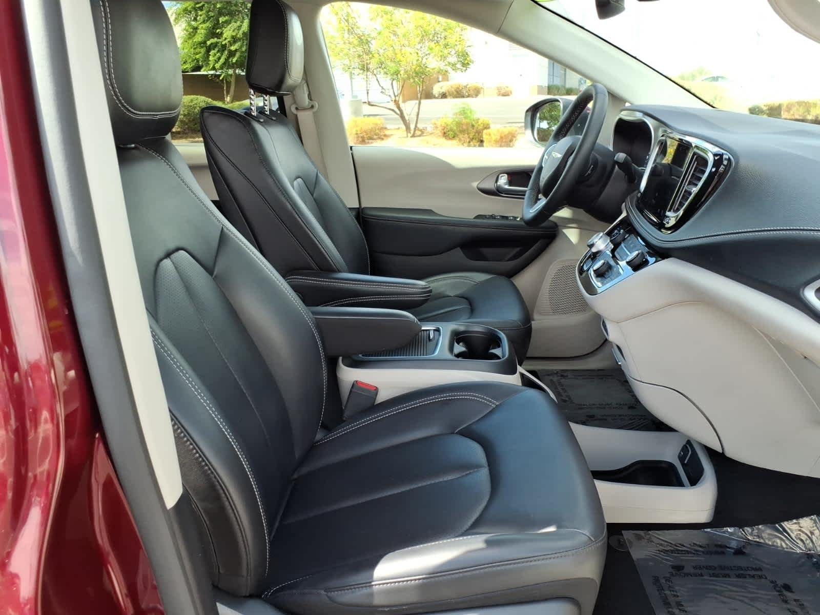 Used 2023 Velvet Red Pearlcoat Chrysler Touring L image 17