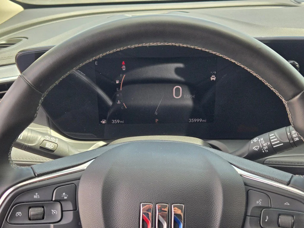 Used 2025 Summit White Buick Preferred image 31
