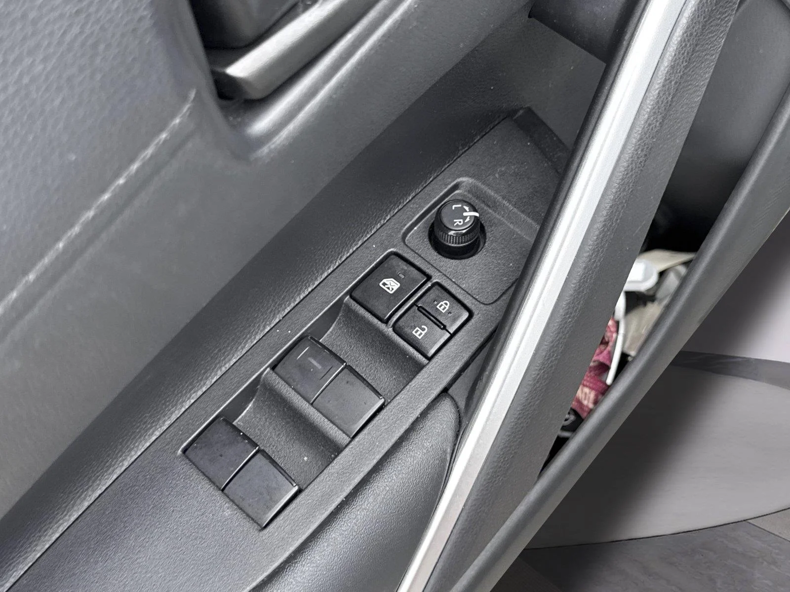 Used 2024 Wind Chill Pearl Toyota LE image 13