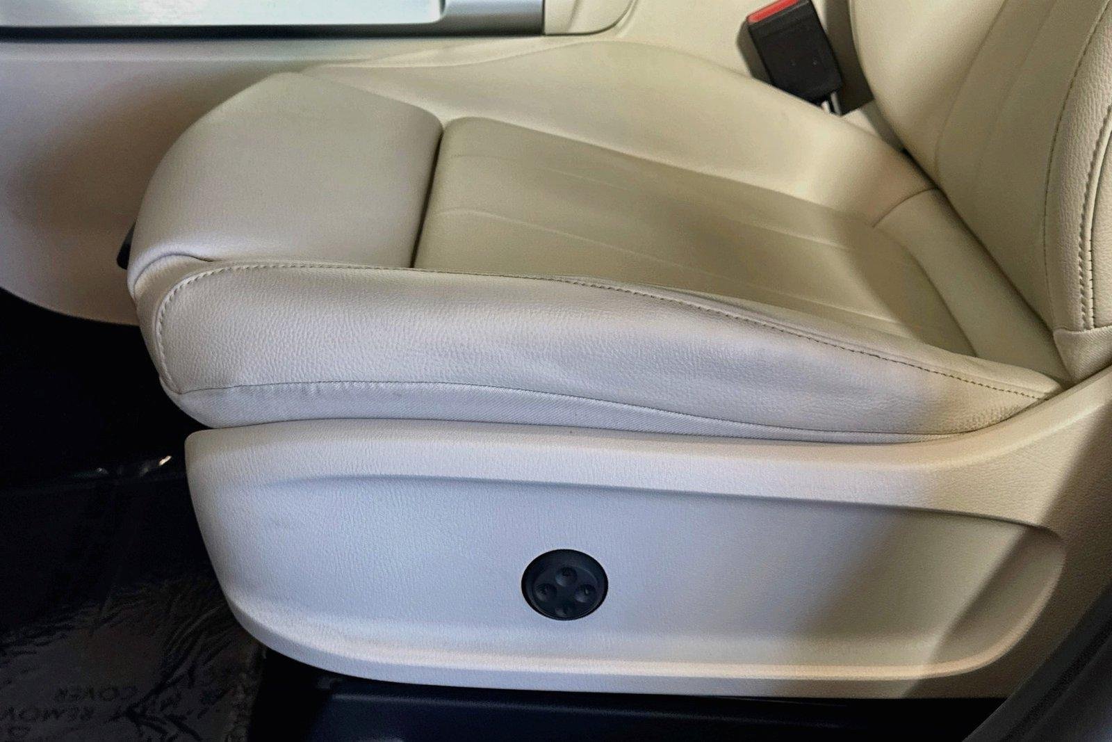 Used 2022 Denim Blue Metallic Mercedes-Benz GLB 250 image 18