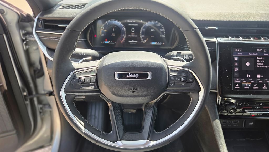 Used 2023 Silver Jeep Altitude image 17
