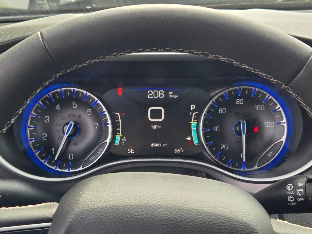 Used 2025 White Chrysler Select image 34
