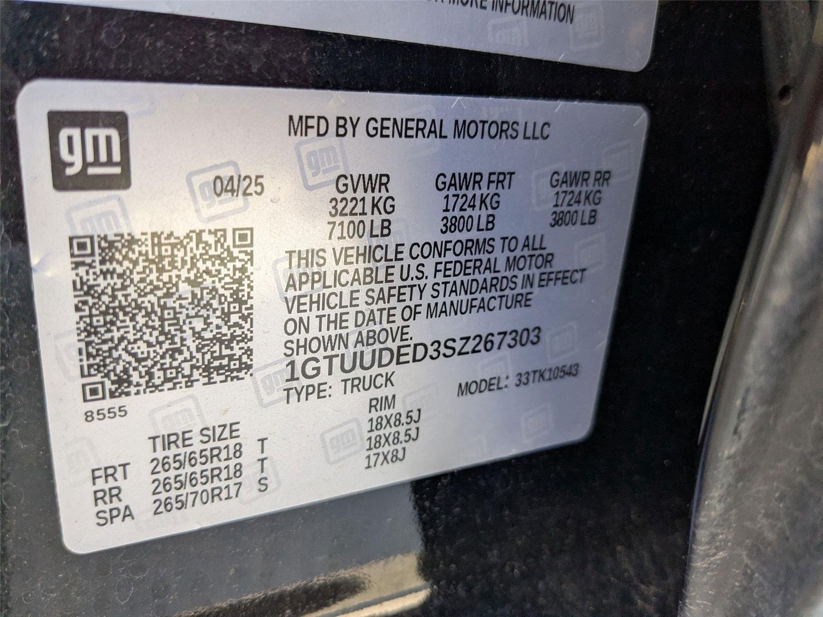 Used 2025 Onyx Black GMC SLT image 15