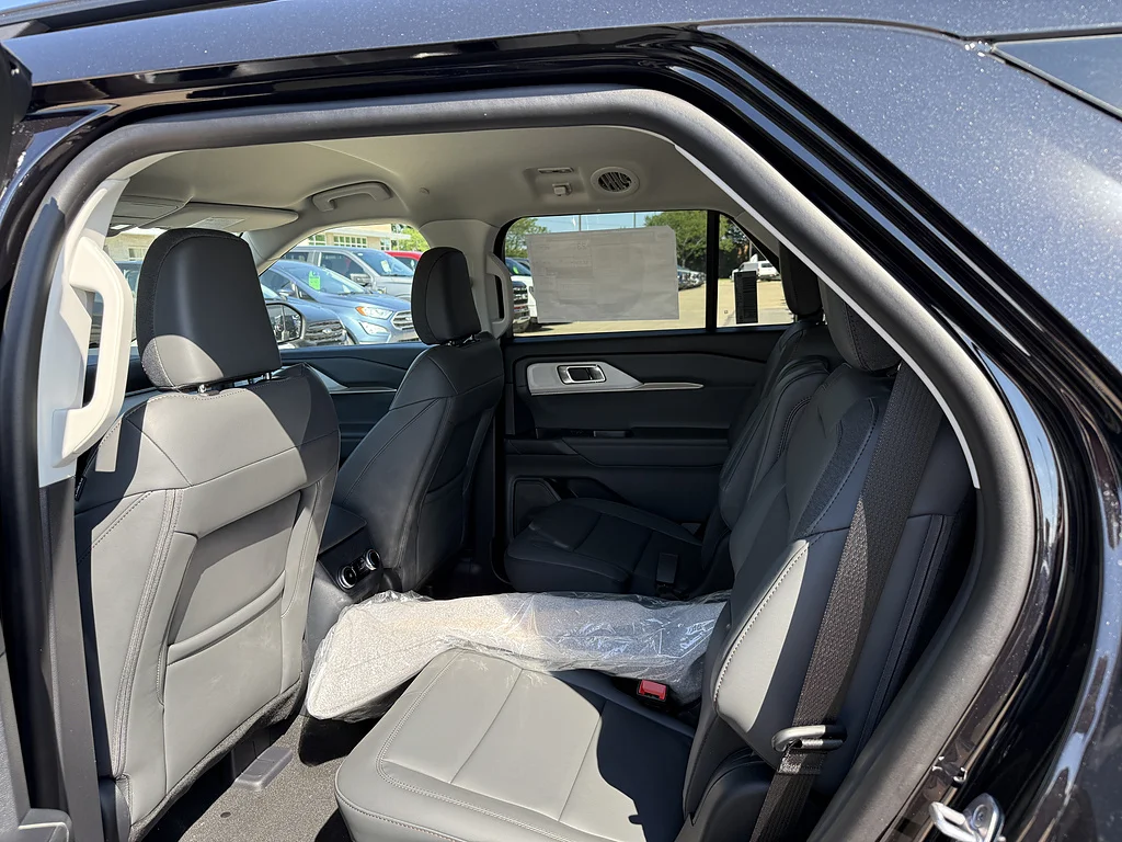 New 2026 Agate Black Metallic Ford Active image 6