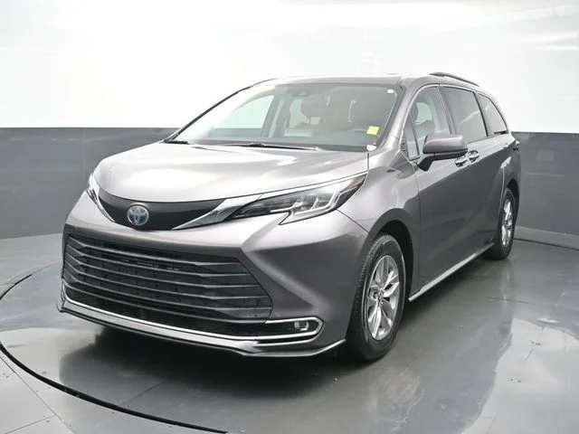 Used 2022 Gray Toyota XLE image 1
