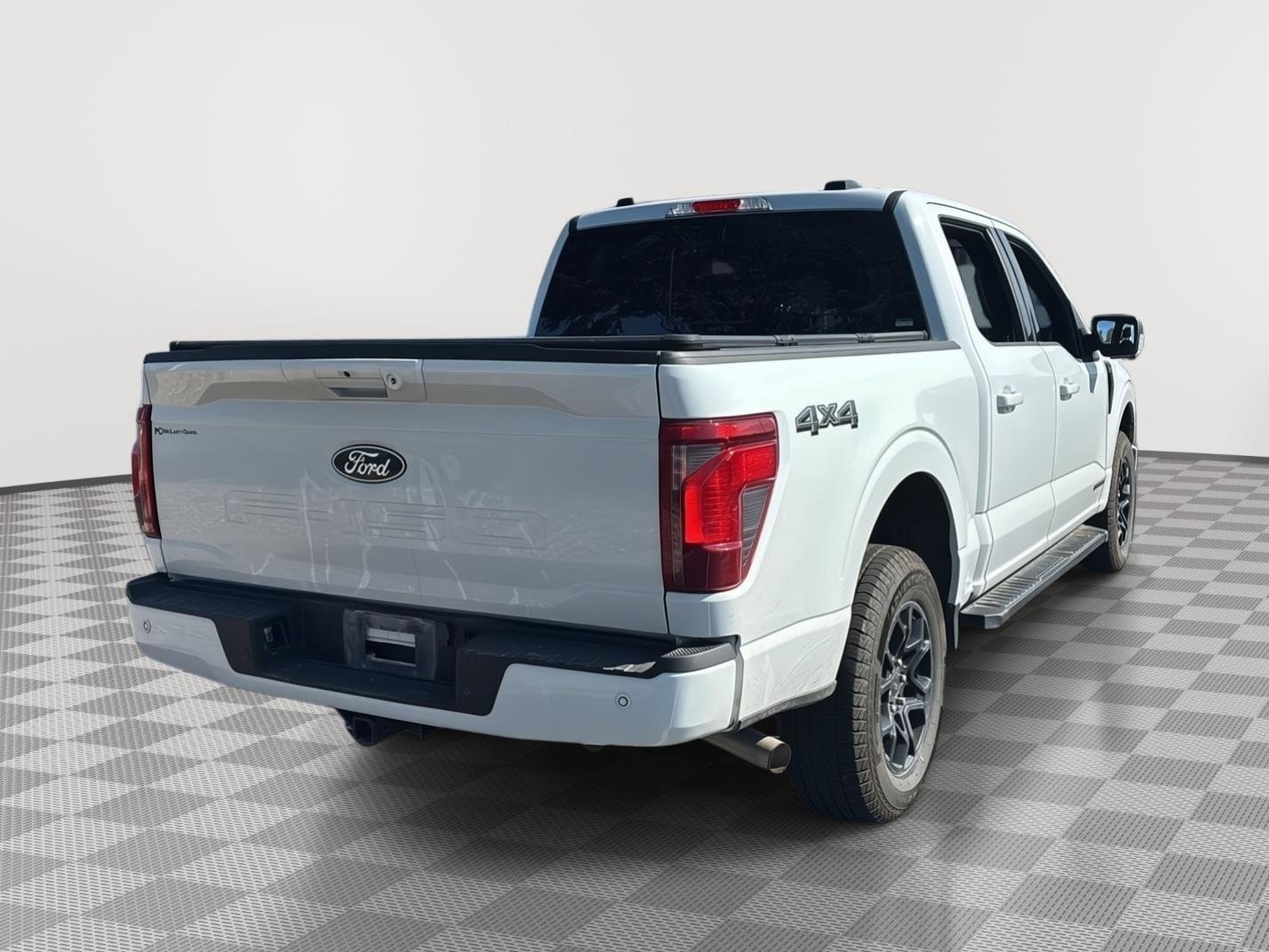 Used 2024 Oxford White Ford XLT image 13