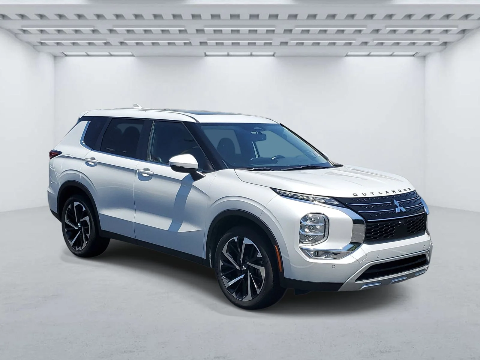 2024 Mitsubishi Outlander SE 2WD's photo