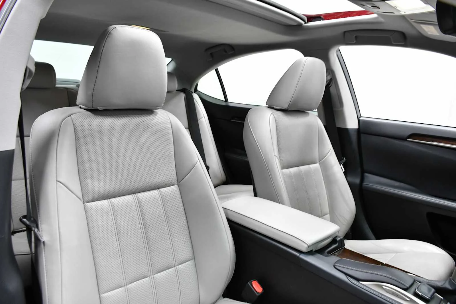 Used 2018 Matador Red Mica Lexus  image 25