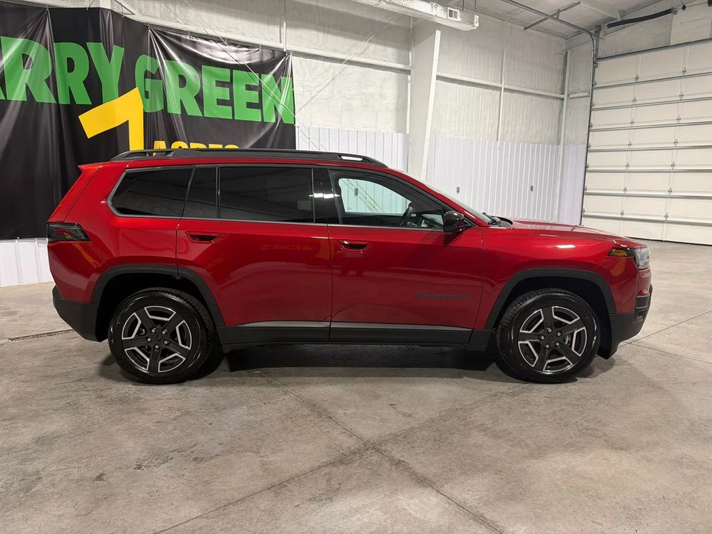 New 2026 Red Hot Pearl-Coat Exterior Paint Jeep Laredo image 4