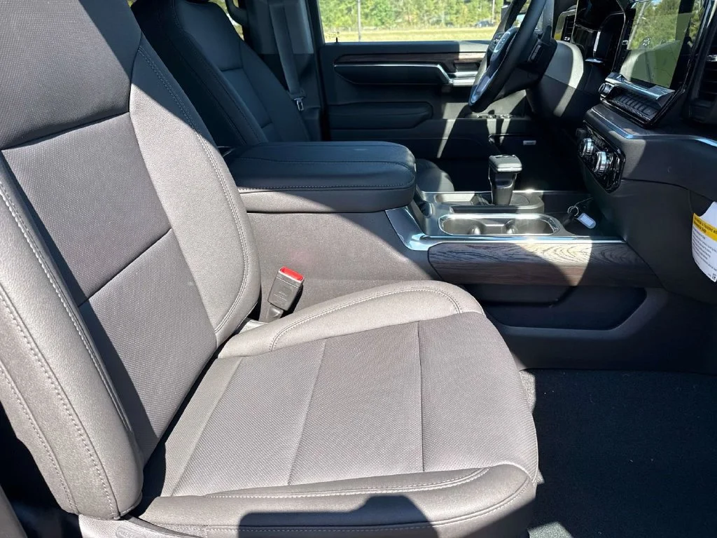 2026 GMC Sierra 1500 SLT - Photo 16