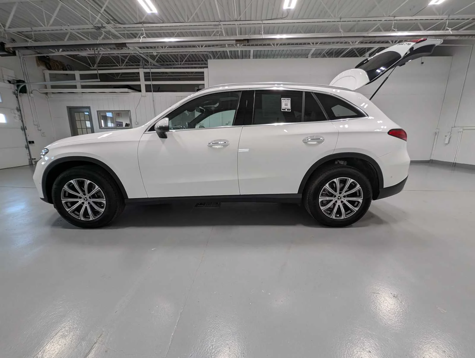 Certified Used 2026 Polar White Mercedes-Benz GLC 300 image 10