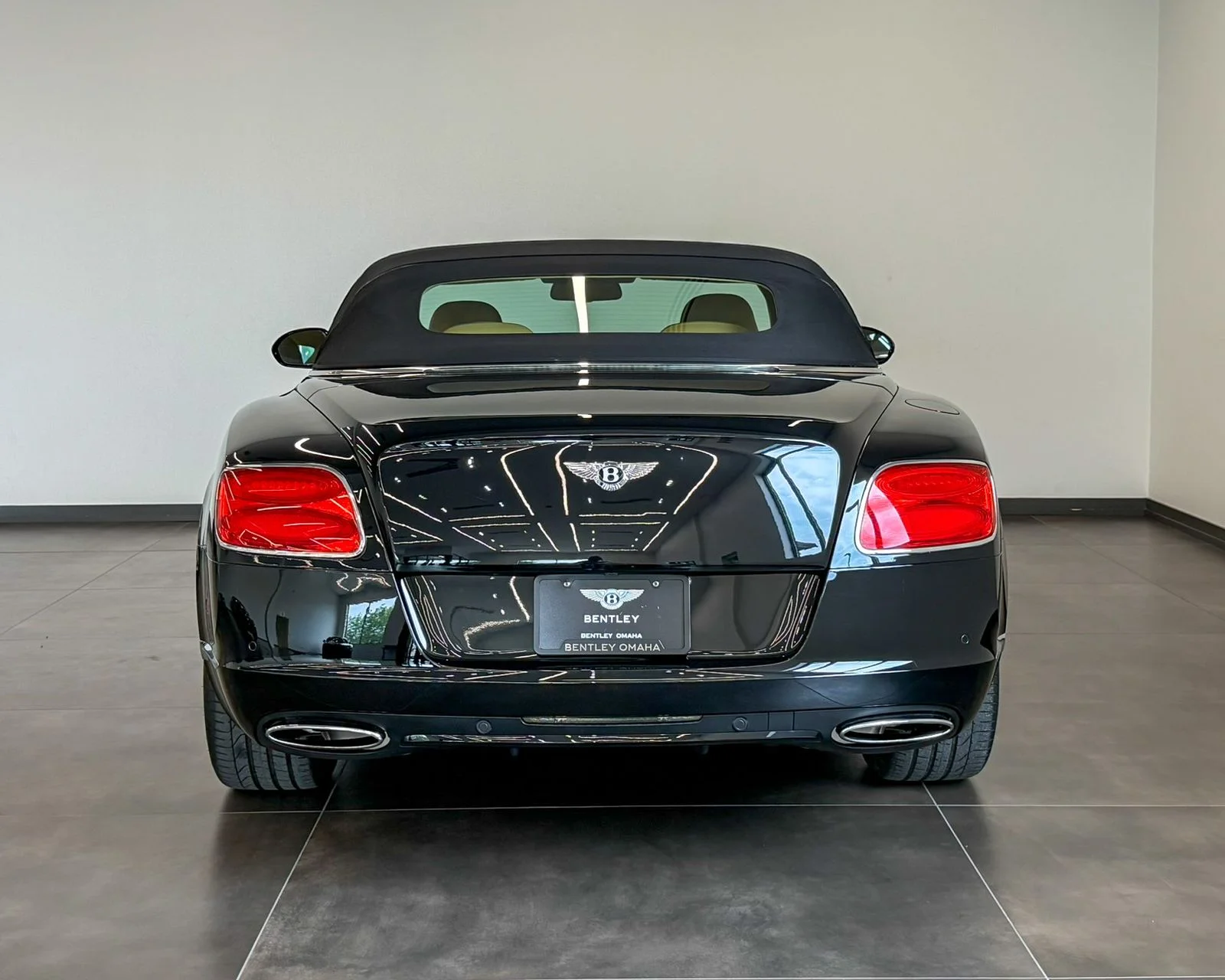 Used 2014 Black Bentley Base image 9