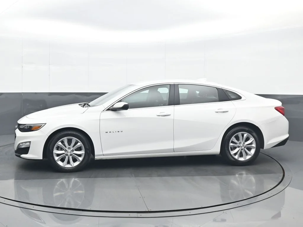 Used 2025 White Chevrolet LT image 3