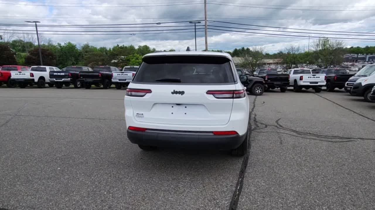 New 2026 Bright White Clearcoat Jeep Laredo Altitude image 8