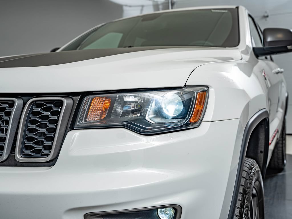 Used 2019 Bright White Clearcoat Jeep Trailhawk image 14