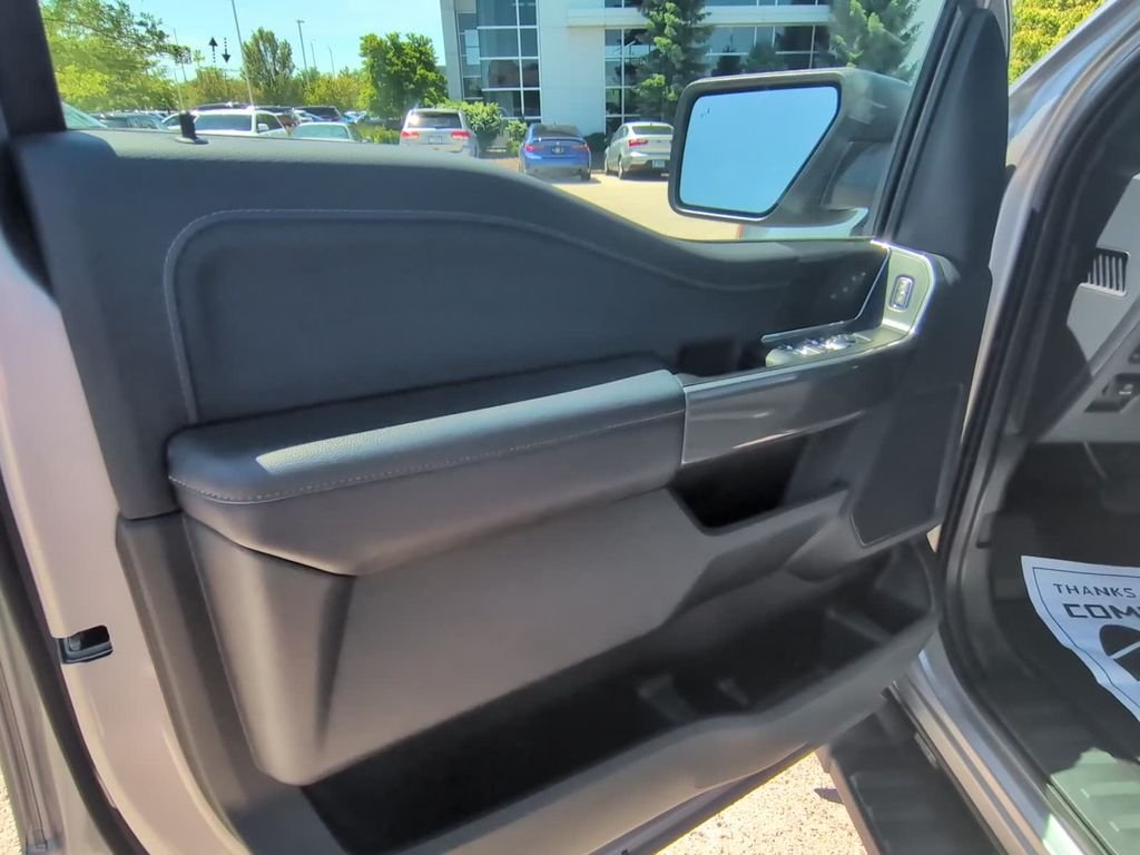 Used 2023 Silver Ford XLT image 9