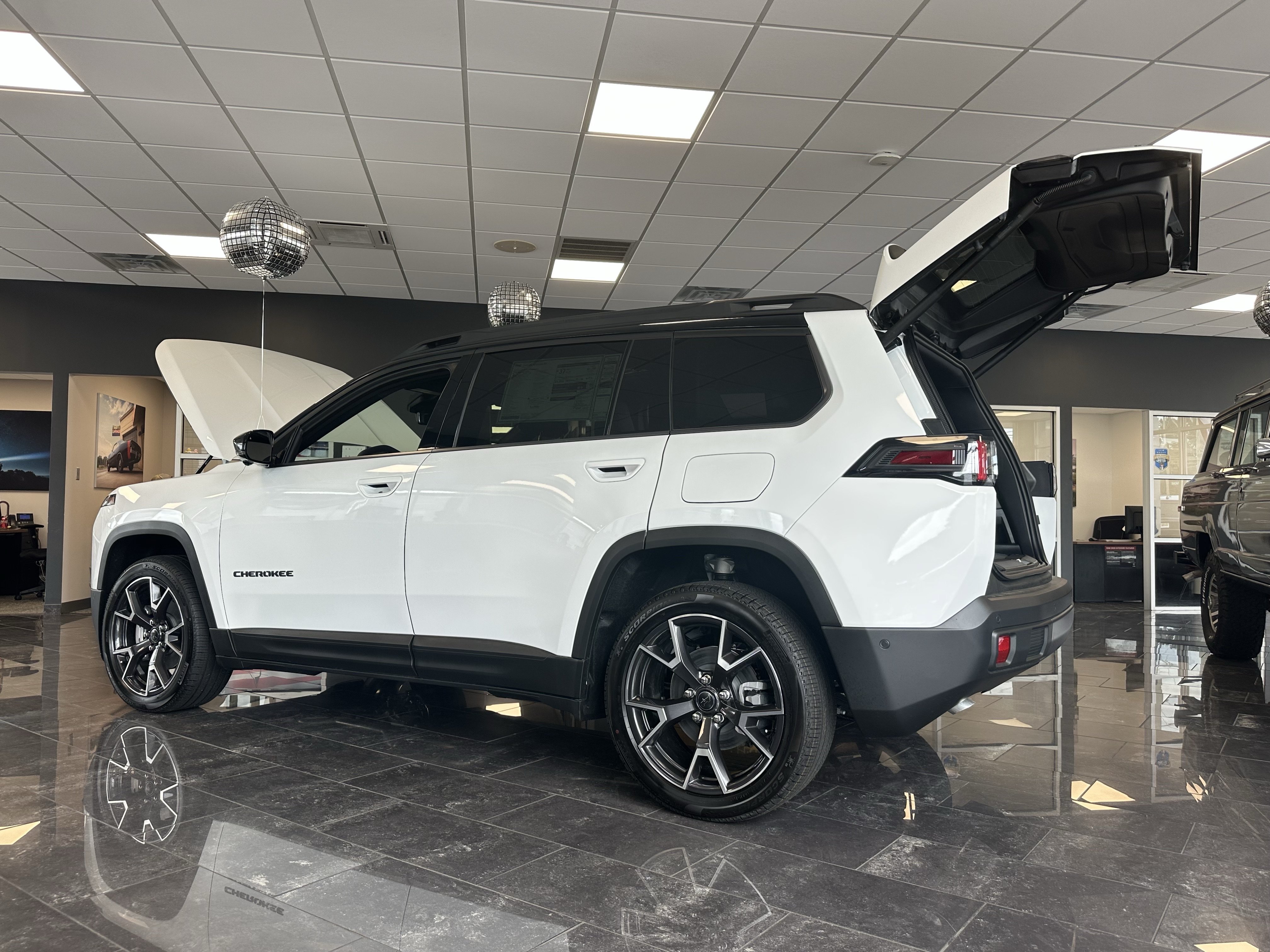 New 2026 Bright White Clear-Coat Exterior Paint Jeep Overland image 4