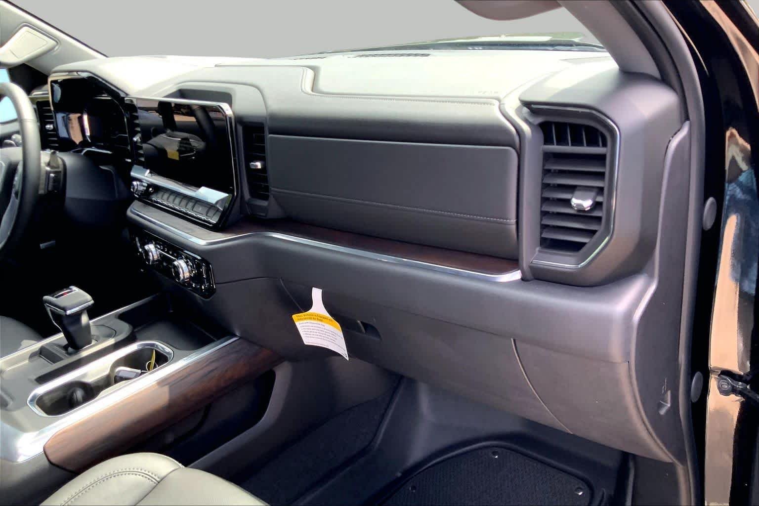 Used 2024 Onyx Black GMC SLT image 18