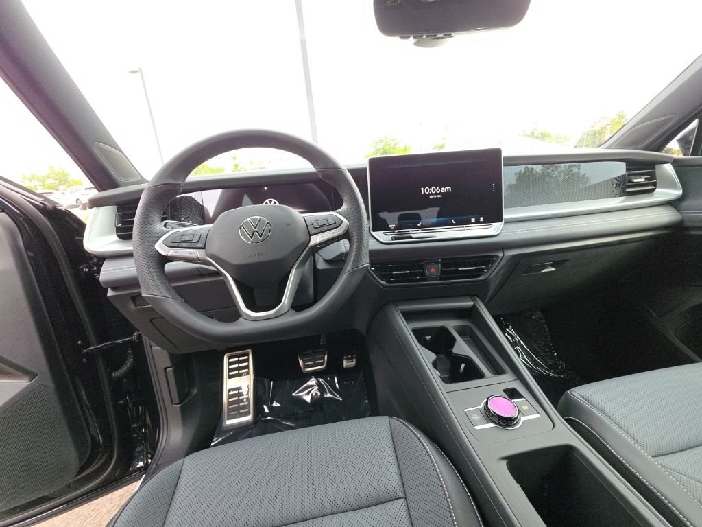 New 2026 Deep Black Pearl Volkswagen 2.0T SE R-Line Black image 12