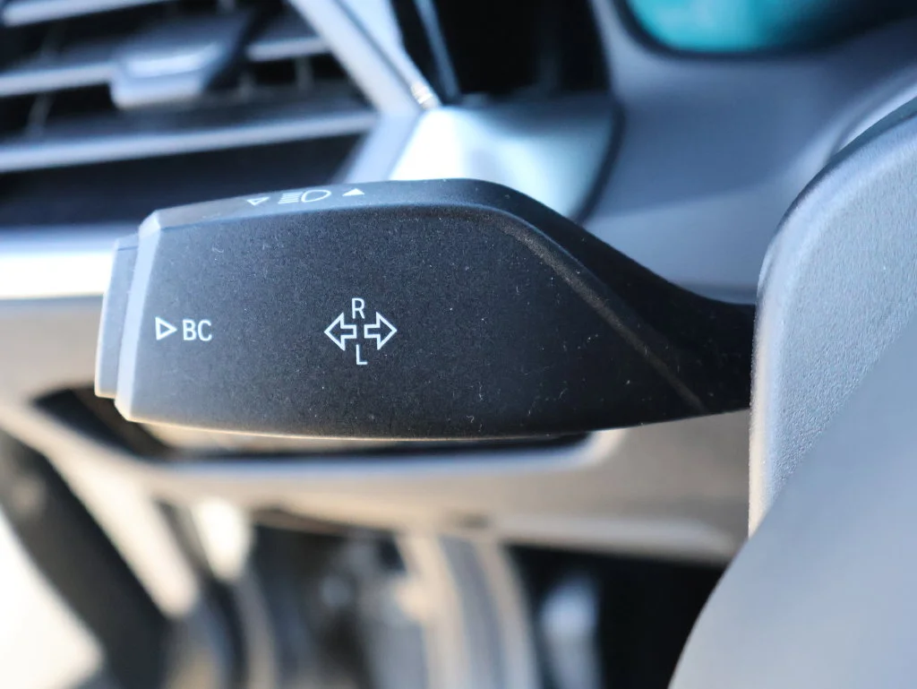 Used 2019 Mineral Grey Metallic BMW 330i xDrive image 31