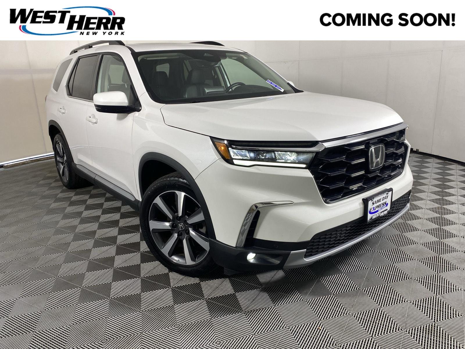 Used 2023 Platinum White Pearl Honda Touring image 1
