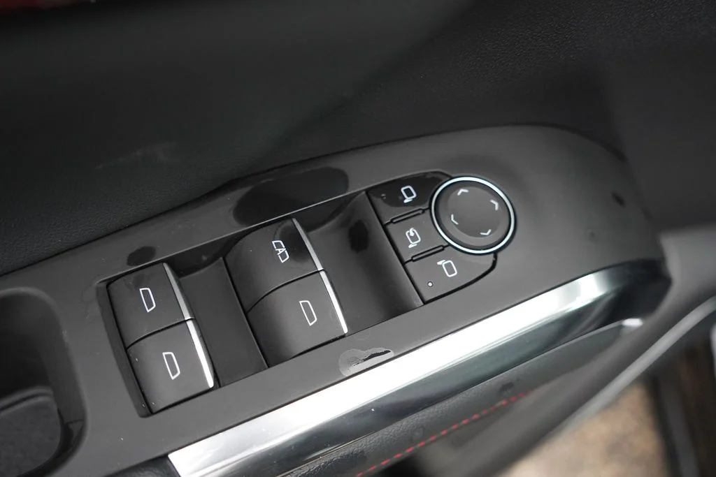Used 2024 Mosaic Black Metallic Chevrolet RS image 27