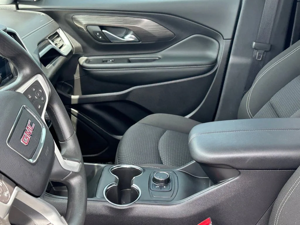 Used 2024  GMC SLE image 11