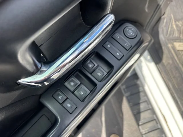 Used 2018 SUMMIT WHITE Chevrolet LT image 14