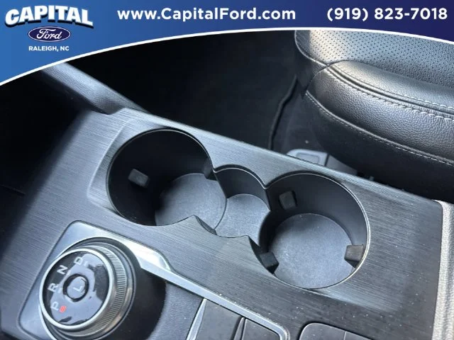Used 2022 Black Ford SEL image 31