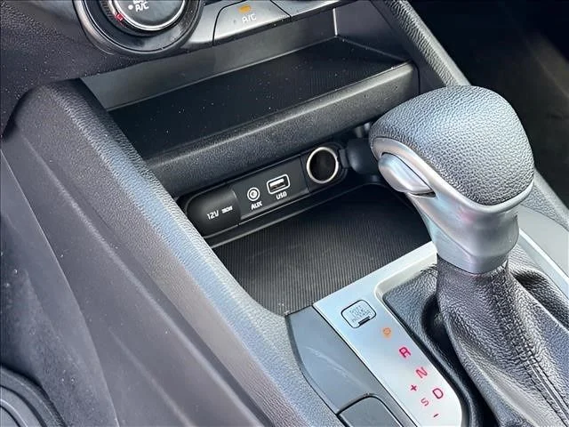 Used 2020 White Kia LXS image 22