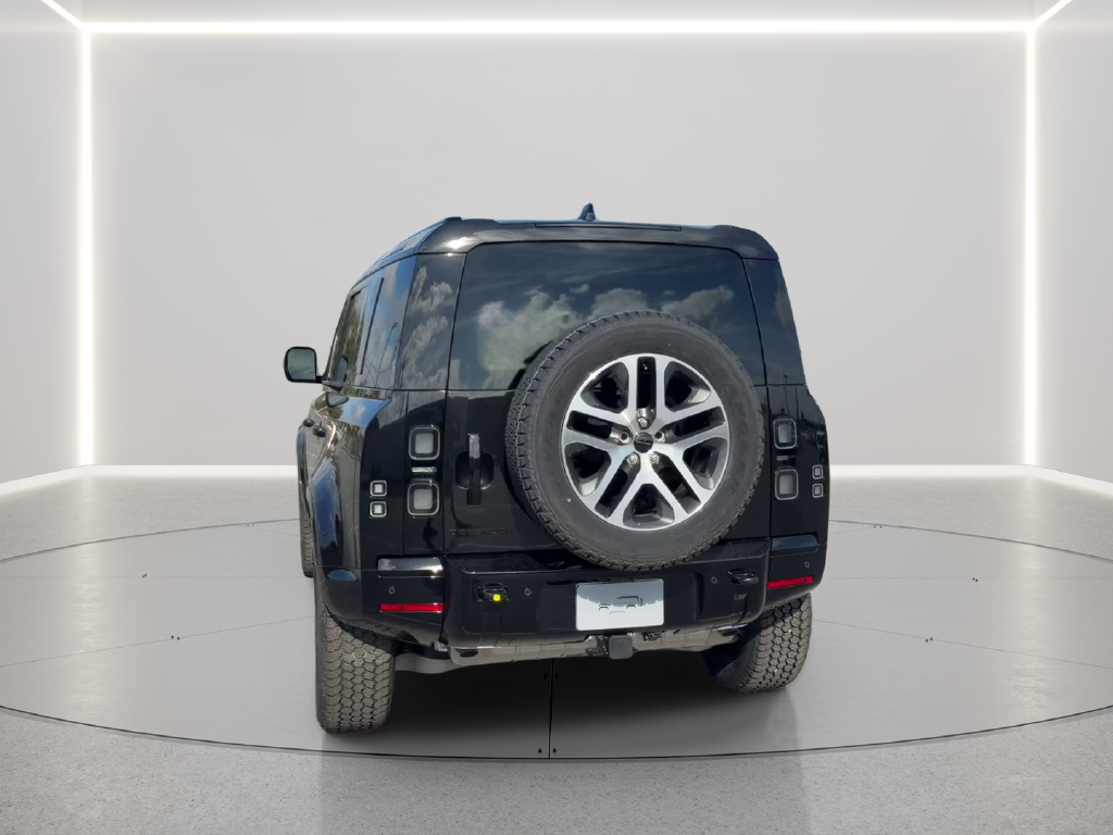 New 2026 Santorini Black Land Rover X-Dynamic SE image 2