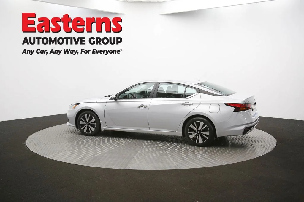 Used 2022 Silver Nissan 2.5 SV image 61