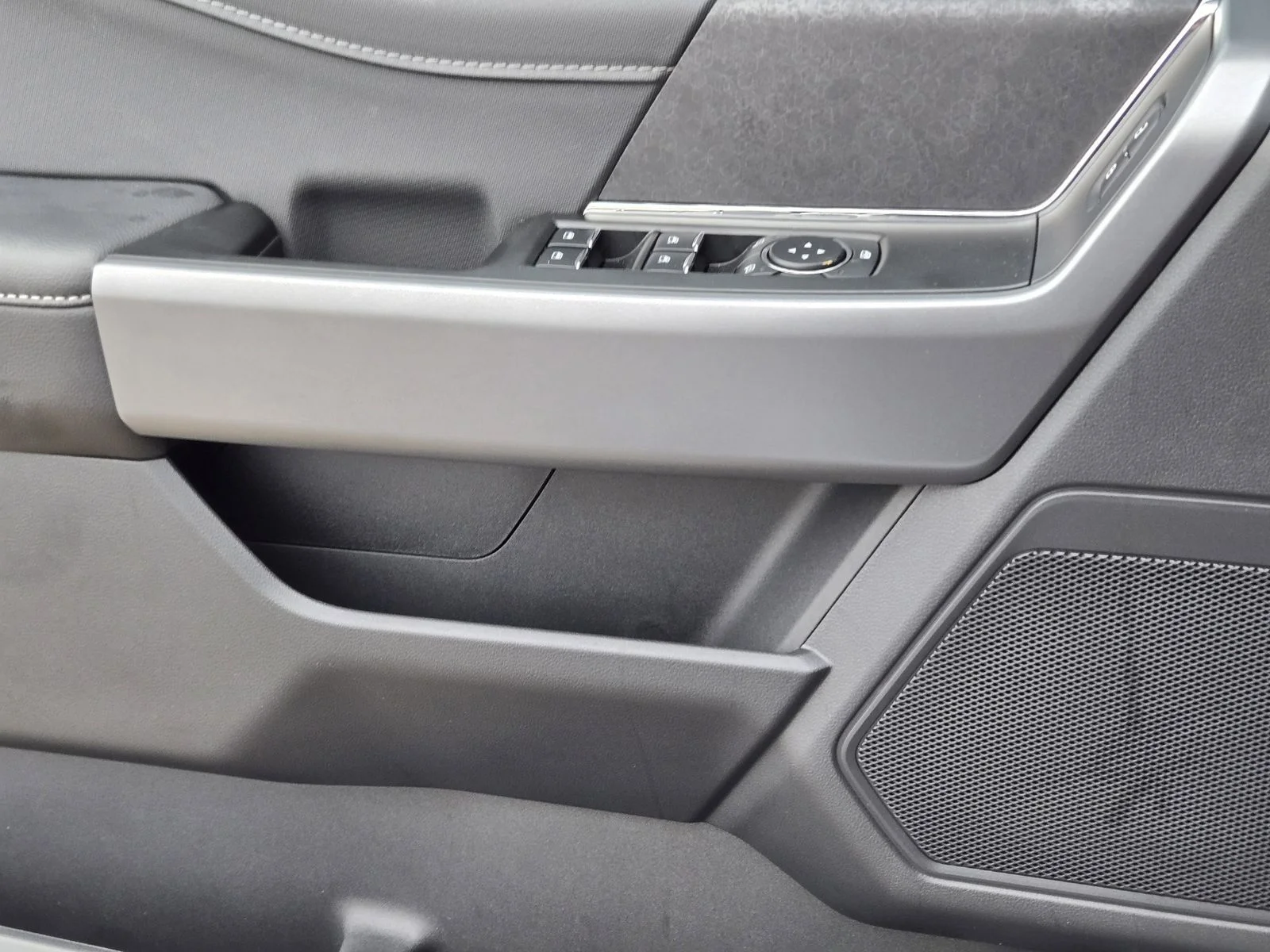 New 2026 Oxford White Ford XLT image 15