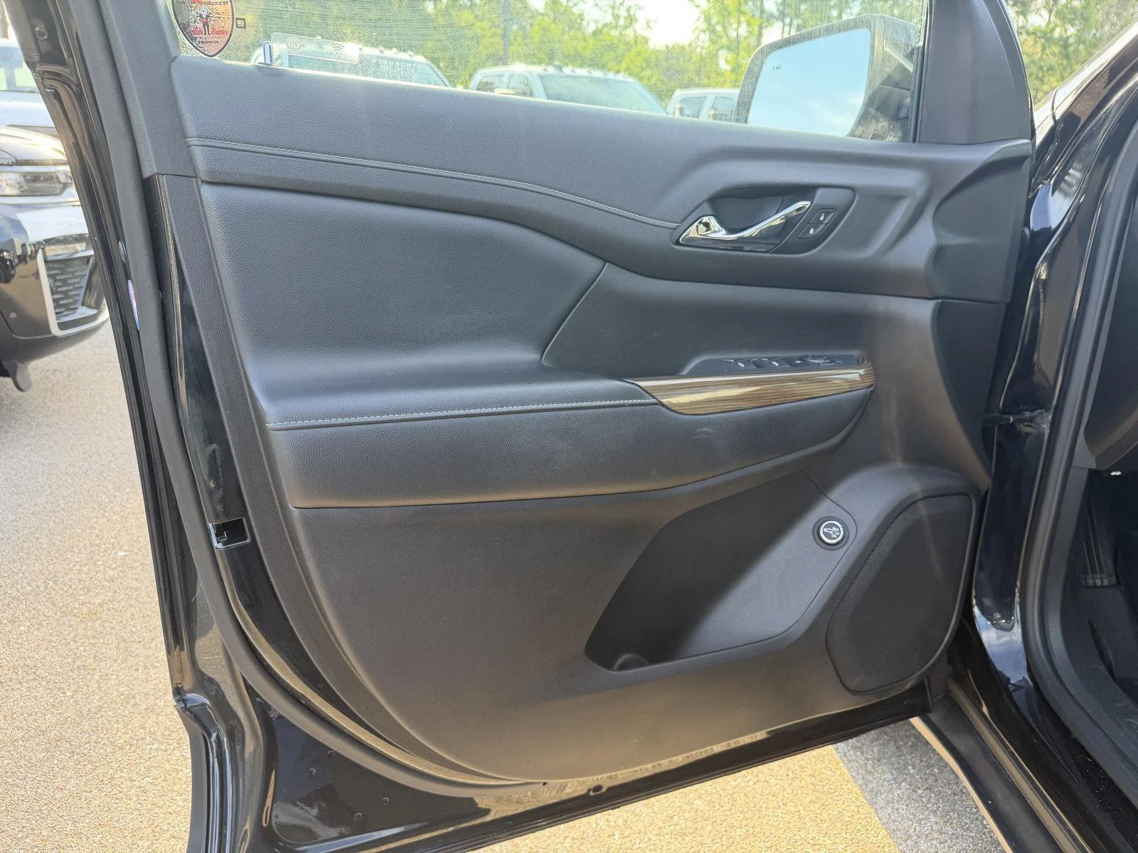 Used 2021 Ebony Twilight Metallic GMC SLE image 15