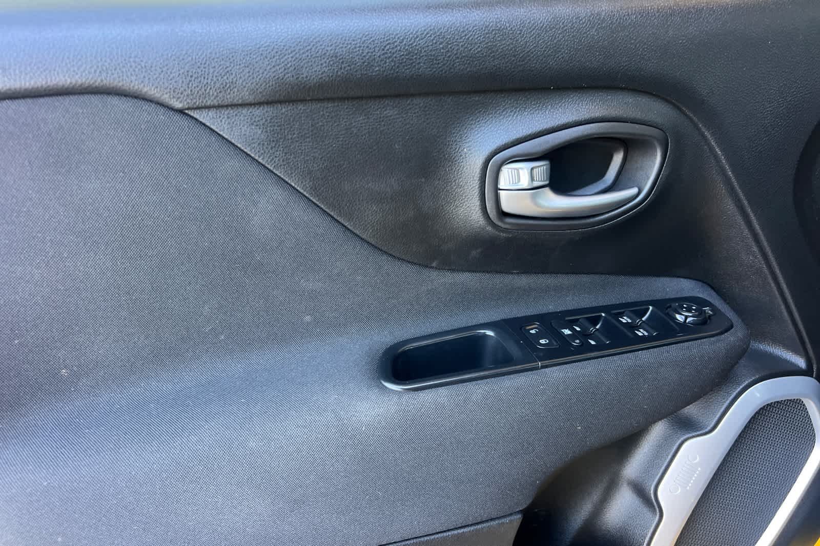 Used 2018 Solar Yellow Jeep Latitude image 12