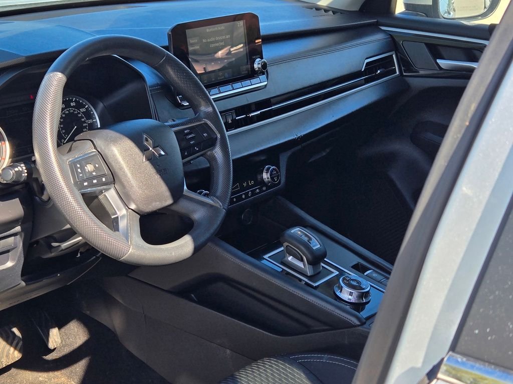 2024 Mitsubishi Outlander ES - Photo 28