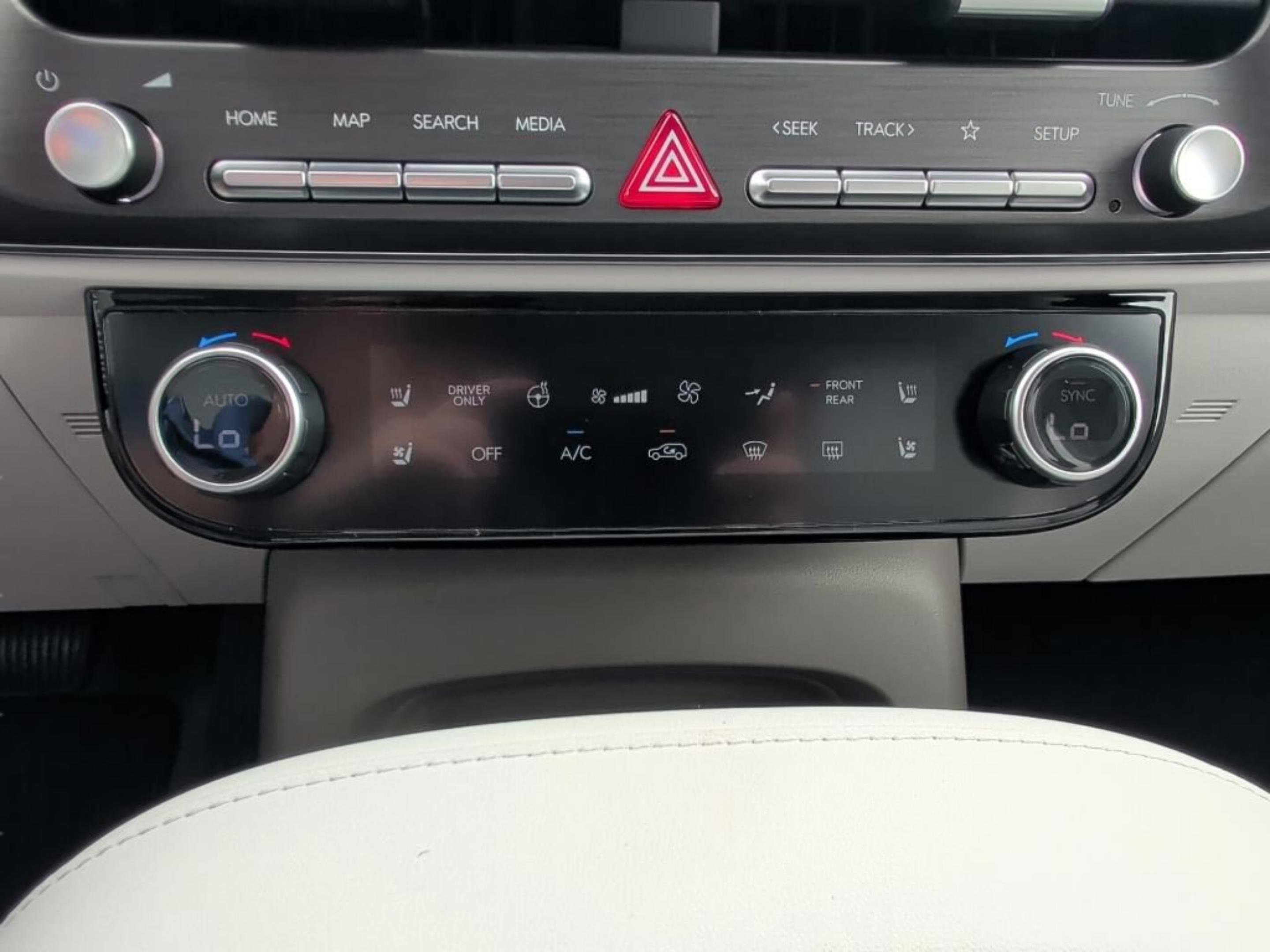 New 2026 Ecotronic Gray Pearl Hyundai Blue SEL Premium 8P image 26