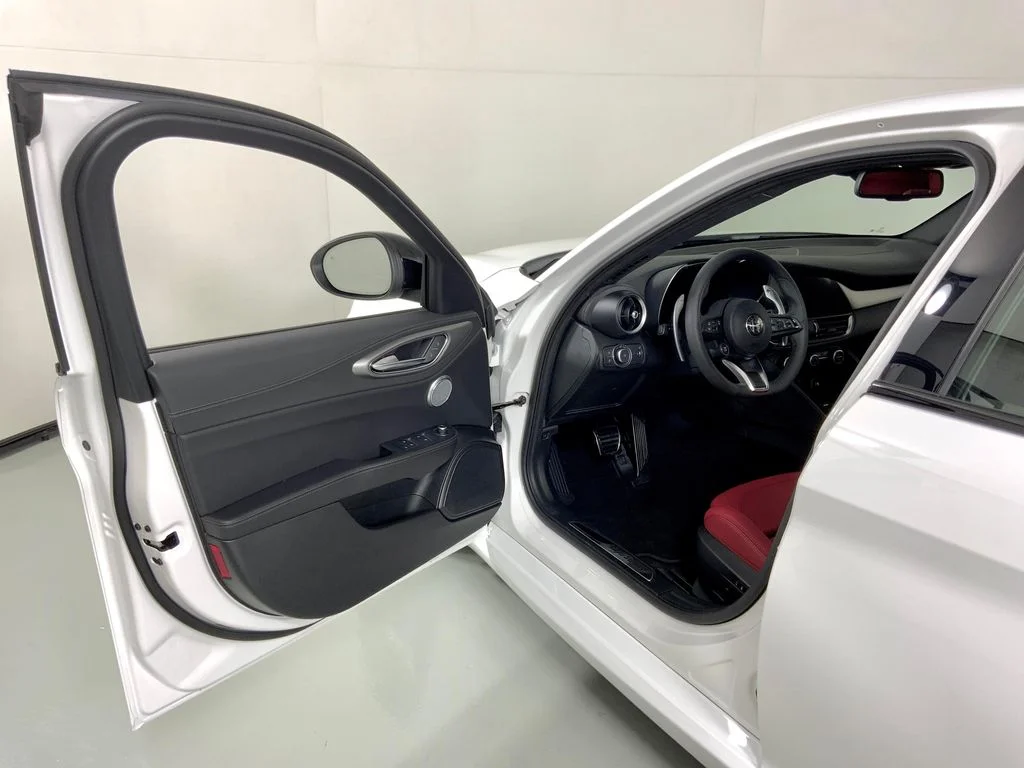 2026 Alfa Romeo Giulia Base - Photo 17
